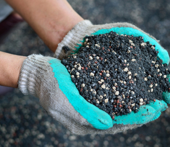 La importancia del abono orgánico en los jardines